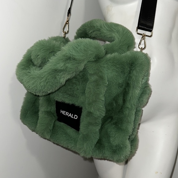 NWOT FAUX FUR HERALD BAG - Picture 6 of 8
